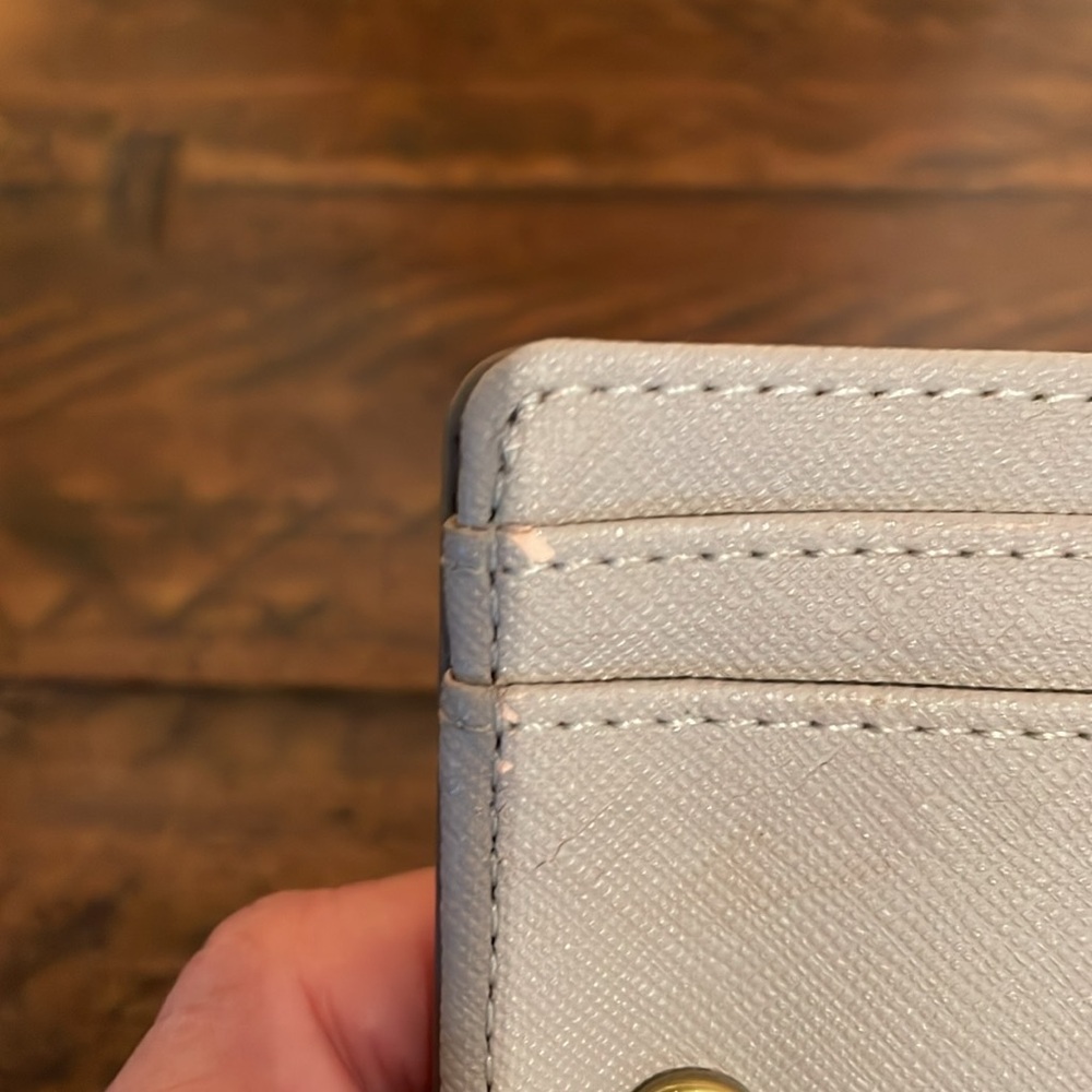 Fossil Gold Metallic Leather Bifold Wallet EUC - Picture 7 of 7